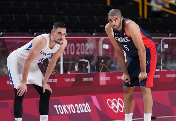 (210728) -- TOKYO, July 28, 2021 -- Nicolas Batum (R) of France and Tomas Satoransky of Czech Republic react during the men s preliminary round match of basketball between France and Czech Republic at Tokyo 2020 Olympic Games, Olympische Spiele, Olympia, OS in Saitama, Japan, July 28, 2021. ) (TOKYO2020)JAPAN-SAITAMA-OLY-BASKETBALL-MEN S PRELIMINARY MengxYongmin 