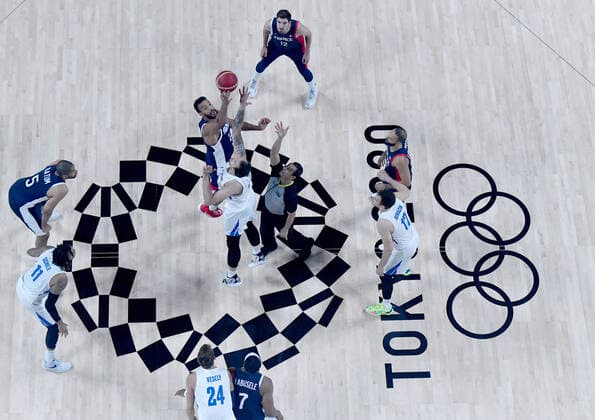(210728) -- TOKYO, July 28, 2021 -- Rudy Gobert (C) of France jumps for the ball during the men s preliminary round match of basketball between France and Czech Republic at Tokyo 2020 Olympic Games, Olympische Spiele, Olympia, OS in Saitama, Japan, July 28, 2021. ) (TOKYO2020)JAPAN-SAITAMA-OLY-BASKETBALL-MEN S PRELIMINARY MengxYongmin 