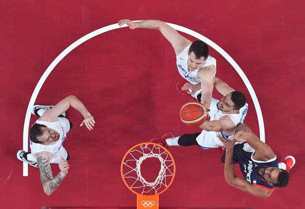 (210728) -- TOKYO, July 28, 2021 -- Rudy Gobert (1st R) of France fights for the ball during the men s preliminary round match of basketball between France and Czech Republic at Tokyo 2020 Olympic Games, Olympische Spiele, Olympia, OS in Saitama, Japan, July 28, 2021. ) (TOKYO2020)JAPAN-SAITAMA-OLY-BASKETBALL-MEN S PRELIMINARY MengxYongmin 