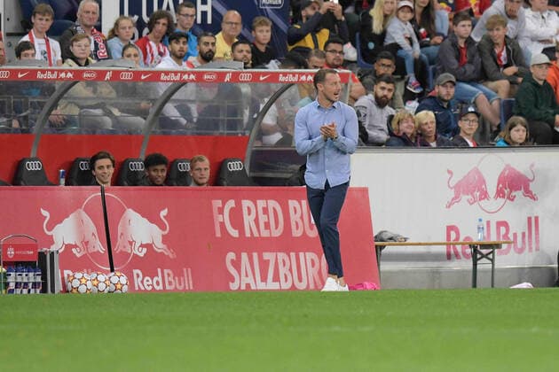 Salzburg, Austria 28 July 2021 Test match 2020 2021 RB Salzburg vs Atletico Madrid Coach Matthias Jaissle FC Salzburg gestures on the pitch Red Bull Arena Copyright: xFotostandx xWassmuthx