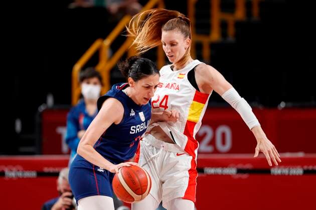 Spain s Laura Gil (R) in action against Serbia s Jelena Brooks (L) during their match for Group A of women s basketball between Serbia and Spain for the 2020 Olympic Games, Olympische Spiele, Olympia, OS at the Saitama Super Arena in Tokyo, Japan, on 29 July 2021. 2020 Olympics Basketball: Serbia - Spain !ACHTUNG: NUR REDAKTIONELLE NUTZUNG!  Copyright: xKaixFörsterlingx EVE3985 20210729-9ac645df2d174ab2e211aa2e6ab6af232049347f