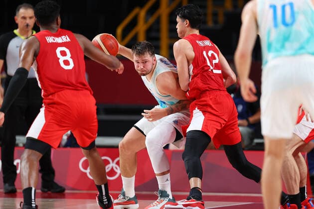 (L to R) Luka Doncic (SLO), Yuta Watanabe (JPN), JULY 29, 2021 - Basketball : Men s Preliminary Round Group C match between Slovenia 116-81 Japan during the Tokyo 2020 Olympic Games, Olympische Spiele, Olympia, OS at the Saitama Super Arena in Saitama, Japan. Noxthirdxpartyxsales  (165794672)