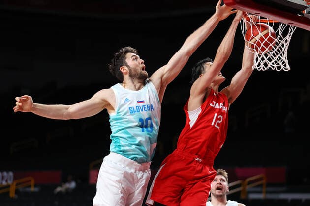 (L to R) Mike Tobey (SLO), Yuta Watanabe (JPN), JULY 29, 2021 - Basketball : Men s Preliminary Round Group C match between Slovenia 116-81 Japan during the Tokyo 2020 Olympic Games, Olympische Spiele, Olympia, OS at the Saitama Super Arena in Saitama, Japan. Noxthirdxpartyxsales  (165794686)