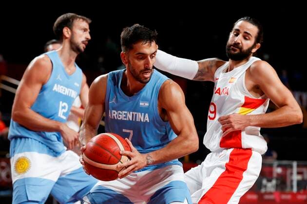 Spain s Ricky Rubio (R) in action against Argentina s Facundo Campazzo (C) during their match for Group C of men s basketball between Spain and Argentina for the 2020 Olympic Games, Olympische Spiele, Olympia, OS at the Saitama Super Arena in Tokyo, Japan, 29 July 2021. 2020 Olympics Basketball: Spain - Argentina !ACHTUNG: NUR REDAKTIONELLE NUTZUNG!  Copyright: xKaixFörsterlingx EVE4148 20210729-e0b7d42edb162c873893503c923a7f1b334b8969