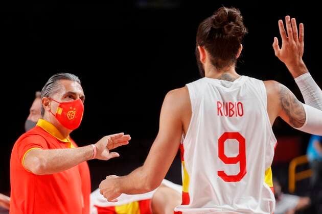 Spain s head coach Sergio Scariolo (L) and Ricky Rubio (R) before their match for Group C of men s basketball between Spain and Argentina for the 2020 Olympic Games, Olympische Spiele, Olympia, OS at the Saitama Super Arena in Tokyo, Japan, 29 July 2021. 2020 Olympics Basketball: Spain - Argentina !ACHTUNG: NUR REDAKTIONELLE NUTZUNG!  Copyright: xKaixFörsterlingx EVE4142 20210729-731e25e2f8dbb70e78487c0347a7054e06dd1c00