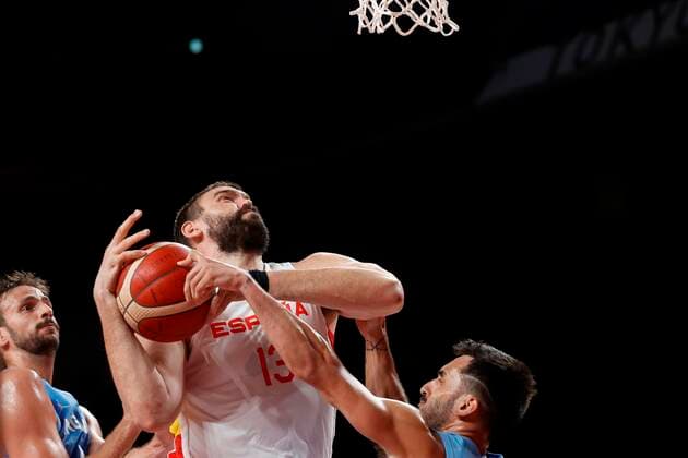 Spain s Marc Gasol (C) in action against Argentina s Facundo Campazzo (R) and Marcos Delia (L) during their match for Group C of men s basketball between Spain and Argentina for the 2020 Olympic Games, Olympische Spiele, Olympia, OS at the Saitama Super Arena in Tokyo, Japan, 29 July 2021. 2020 Olympics Basketball: Spain - Argentina !ACHTUNG: NUR REDAKTIONELLE NUTZUNG!  Copyright: xKaixFörsterlingx EVE4172 20210729-19065a576bce7afd4e1aa071abc4276c74913dd2