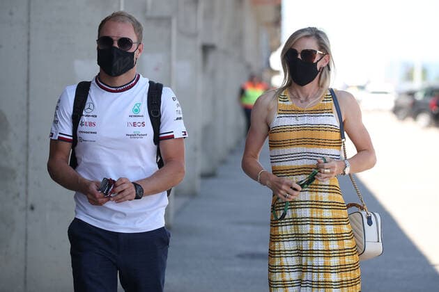 77 Valtteri Bottas (FIN, Mercedes-AMG Petronas F1 Team) and his girlfriend Tiffany Cromwell, F1 Grand Prix of Hungary at Hungaroring on July 29, 2021 in Budapest, Hungary. (Photo by HOCH ZWEI Italy Photo Press) (Verwendung nur in Deutschland - GERMANY ONLY) *** 77 Valtteri Bottas FIN, Mercedes AMG Petronas F1 Team and his girlfriend Tiffany Cromwell, F1 Grand Prix of Hungary at Hungaroring on July 29, 2021 in Budapest, Hungary Photo by HOCH ZWEI Italy Photo Press Use only in Germany GERMANY ONLY 