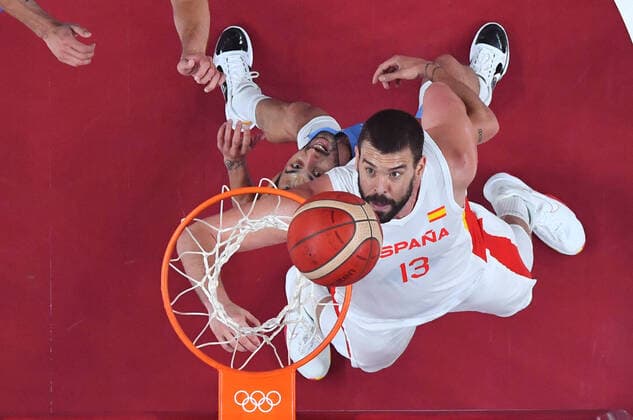 (210729) -- SAITAMA, July 29, 2021 -- Spain s Marc Gasol fights for the ball during the men s basketball preliminary match of Group C against Argentina at Tokyo 2020 Olympic Games, Olympische Spiele, Olympia, OS in Saitama, Japan, July 29, 2021. ) (TOKYO2020)XHTP-JAPAN-SAITAMA-OLY-BASKETBALL-MEN-PRELIMINARY-GROUP C MengxYongmin 