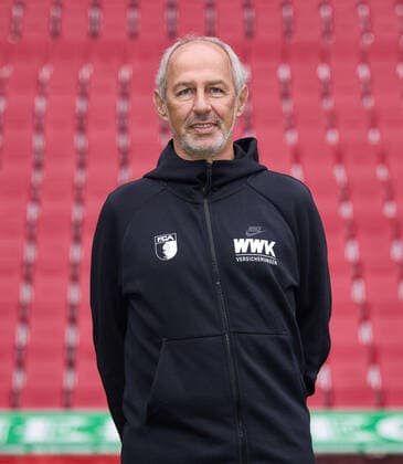 Rainer Maurer Co coach FC Augsburg 1907 1 BL, portrait date 2021 2022,