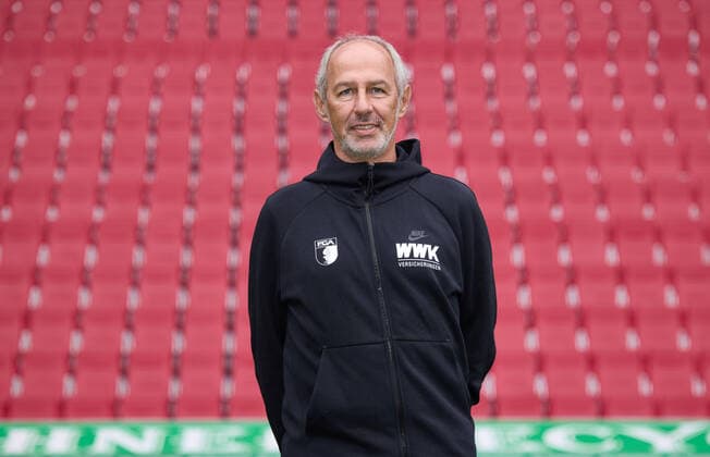 Rainer Maurer Co coach FC Augsburg 1907 1 BL, portrait date 2021 2022,