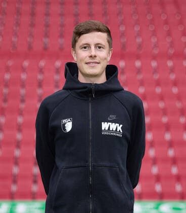 Nikolas Guschl physiotherapist FC Augsburg 1907 1 BL, portrait date 2021 2022,