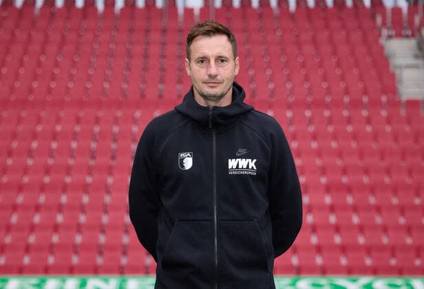 Kristian Barbuscak goalkeeper coach FC Augsburg 1907 1 BL, portrait date 2021 2022,