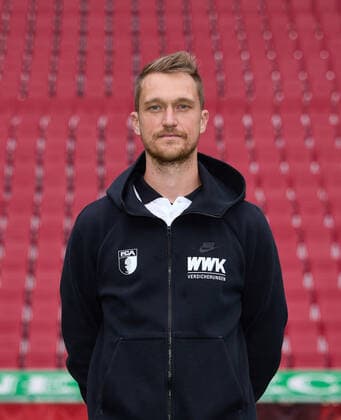 Andreas Bäumler rehab and athletic trainer FC Augsburg 1907 1 BL, portrait date 2021 2022,