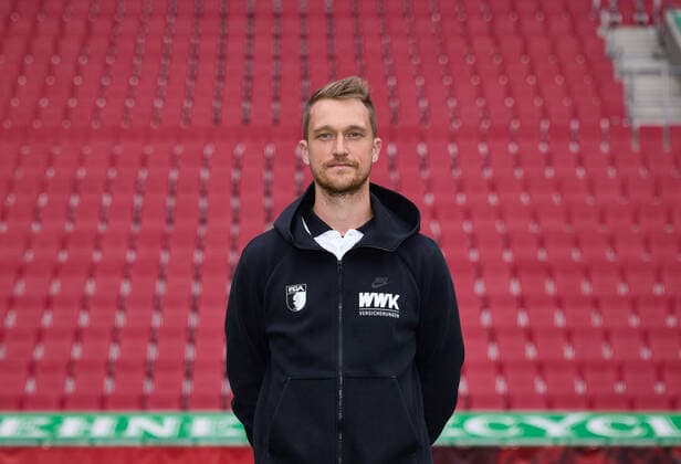 Andreas Bäumler rehab and athletic trainer FC Augsburg 1907 1 BL, portrait date 2021 2022,