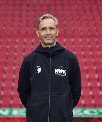 Dr Karsten Bogner team doctor FC Augsburg 1907 1 BL, portrait date 2021 2022,