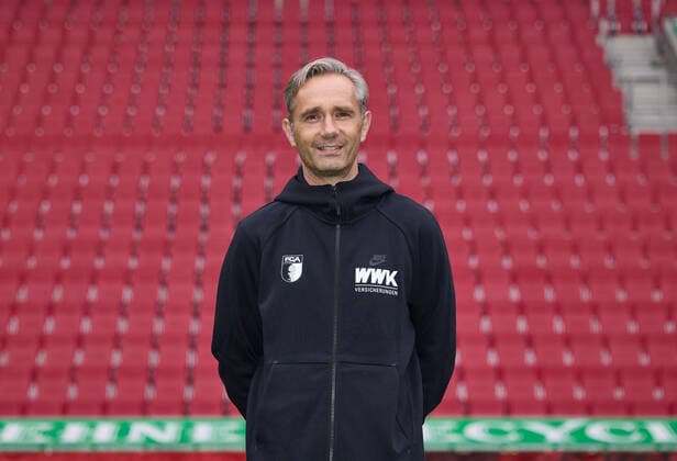 Dr Karsten Bogner team doctor FC Augsburg 1907 1 BL, portrait date 2021 2022,