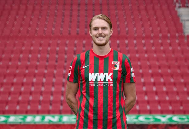 Hans Fredrik Jensen FC Augsburg 1907 1 BL, portrait date 2021 2022,