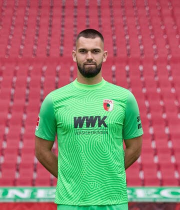 Tomas Koubek FC Augsburg 1907 1 BL, portrait date 2021 2022,