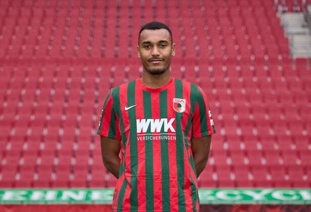 Maurice Malone FC Augsburg 1907 1 BL, portrait date 2021 2022,