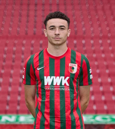Ruben Vargas FC Augsburg 1907 1 BL, portrait date 2021 2022,