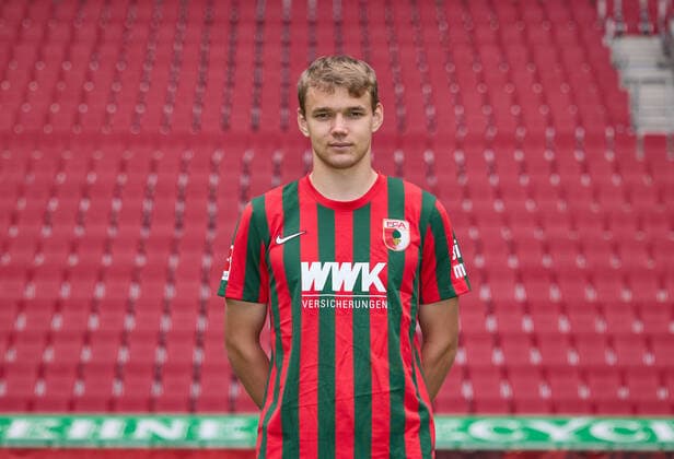 Lasse Guenther FC Augsburg 1907 1 BL, portrait date 2021 2022,