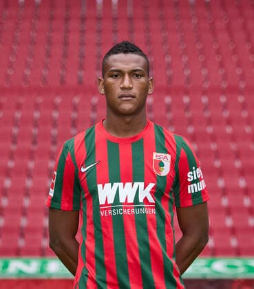 Carlos Gruezo Arvoleda FC Augsburg 1907 1 BL, portrait date 2021 2022,