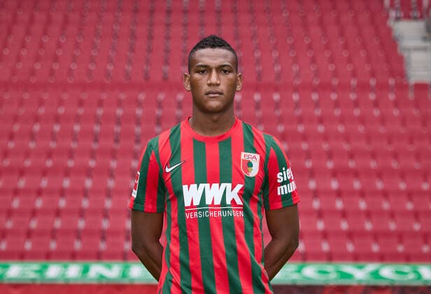 Carlos Gruezo Arvoleda FC Augsburg 1907 1 BL, portrait date 2021 2022,