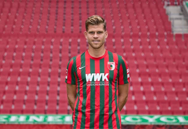 Florian Niederlechner FC Augsburg 1907 1 BL, portrait date 2021 2022,