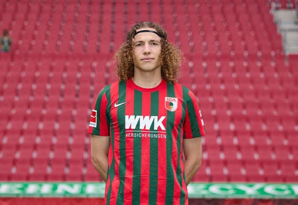 Tim Civeja FC Augsburg 1907 1 BL, portrait date 2021 2022,