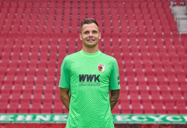 Rafal Gikiewicz Goalkeeper FC Augsburg 1907 1 BL, Porträttermin 2021 2022,
