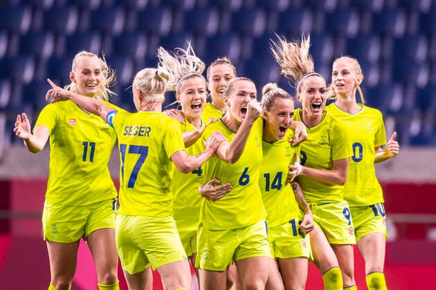 Bilder des Jahres 2021, Sport 07. Juli Sport Themen der Woche KW30 Sport Bilder des Tages 210730 Magdalena Eriksson of Sweden celebrate with teammates after scoring the 1-0 goal in the women s football match between Sweden and Japan at the Tokyo 2020 Olympic Games, Olympische Spiele, Olympia, OS on July 30, 2021 in Tokyo. Photo: Daniel Stiller BILDBYRAN kod DS JL0146 bbeng fotboll football soccer fotball olympic games olympics os ol olympiska spel olympiske leker tokyo2020 tokyo 2020 tokyo-os tokyo-ol sverige sweden japan *** 210730 Magdalena Eriksson of Sweden celebrate with teammates after scoring the 1 0 goal in the women s football match between Sweden and Japan at the Tokyo 2020 Olympic Games on July 30, 2021 in Tokyo Photo Daniel Stiller BILDBYRAN kod DS JL0146 bbeng fotboll football soccer fotball olympic games olympics os ol olympic games olympic games tokyo2020 tokyo 2020 tokyo os tokyo ol sweden sweden japan,  Copyright: DANIELxSTILLER BB210730DS057