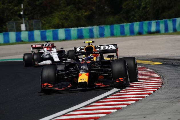 Formula 1 Grand Prix Hungarian Grand Prix 2021 30 07 2021, Hungaroring, Budapest, Formula 1 Grand Prix Hungarian Grand Prix 2021, in the picture Sergio Perez MEX 11 , Red Bull Racing Honda, Robert Kubica POL 88 , Alfa Romeo Racing ORLEN nordphotoxGmbHx xBratic nph00250
