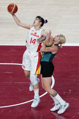 OLY21 BASKETBALL WOMENS AUST CHINA, Cayla George of Australia fouls Li Yueru of China in the final second of play during the Women s Preliminaries Group C Basketball match between China and Australia at the Saitama Super Arena during the Tokyo Olympic Games, Olympische Spiele, Olympia, OS in Tokyo, Japan Friday, July 30, 2021. ( NO ARCHIVING, EDITORIAL USE ONLY, NO USE IN BOOKS WITHOUT CONSENT TOKYO JAPAN  Copyright: xJOExGIDDENSx 20210731001562138352
