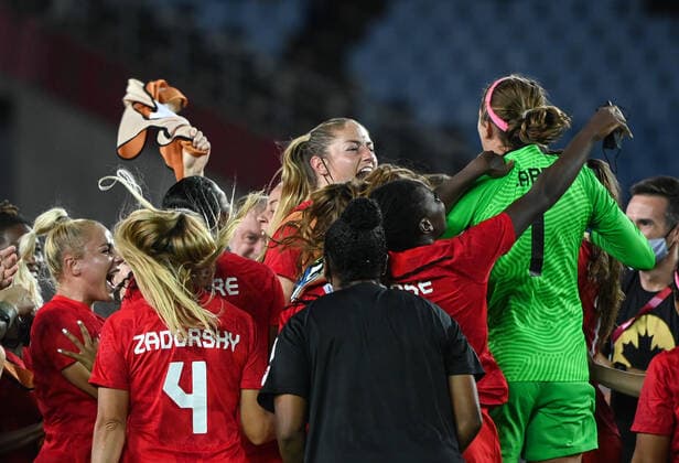(210730) -- MIYAGI, July 30, 2021 -- Players of Canada celebrate victory after the Tokyo 2020 women s football quarter final match against Brazil at the Miyagi Stadium in Miyagi, Japan, July 30, 2021. ) (TOKYO2020)JAPAN-MIYAGI-WOMEN S FOOTBALL-QUARTER FINAL-CAN VS BRA LuxYang 