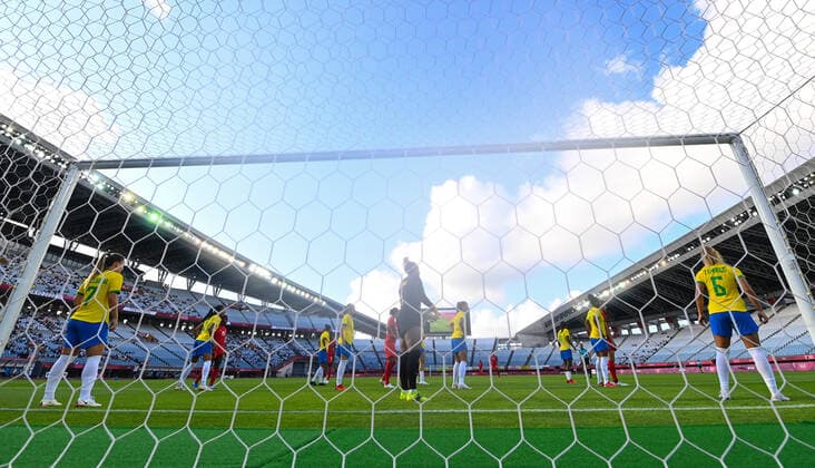 (210730) -- MIYAGI, July 30, 2021 -- Players compete during the Tokyo 2020 women s football quarter final match between Brazil and Canada at the Miyagi Stadium in Miyagi, Japan, July 30, 2021. ) (TOKYO2020)JAPAN-MIYAGI-WOMEN S FOOTBALL-QUARTER FINAL-CAN VS BRA LuxYang 