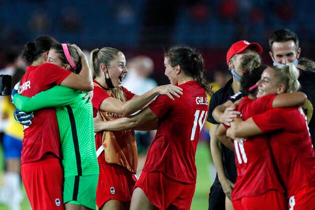 Canada v Brazil: Women s Football QuarterFinal - Olympics: Day 7 Team Canada celebrates victory after (1) Stephanie Labbe saving, the Team Brazil fifth penalty taken by (4) Rafaelle in a penalty shoot out during the Women s Quarter Final match between Canada and Brazil on day seven of the Tokyo 2020 Olympic Games, Olympische Spiele, Olympia, OS at Miyagi Stadium Tokyo Japan aref-notitle210730_npXlP  Copyright: xAymanxArefx