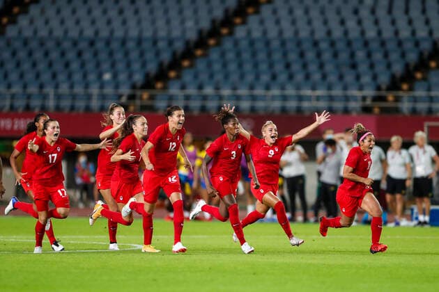 Canada v Brazil: Women s Football QuarterFinal - Olympics: Day 7 Team Canada celebrates victory after (1) Stephanie Labbe saving, the Team Brazil fifth penalty taken by (4) Rafaelle in a penalty shoot out during the Women s Quarter Final match between Canada and Brazil on day seven of the Tokyo 2020 Olympic Games, Olympische Spiele, Olympia, OS at Miyagi Stadium Tokyo Japan aref-notitle210730_np2KK  Copyright: xAymanxArefx