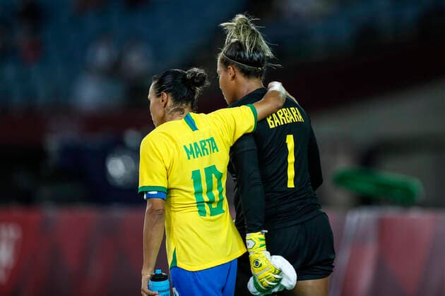 Canada v Brazil: Women s Football QuarterFinal - Olympics: Day 7 (10) Marta of Team Brazil consoles teammate (1) Barbara following defeat in the penalty shoot out during the Women s Quarter Final match between Canada and Brazil on day seven of the Tokyo 2020 Olympic Games, Olympische Spiele, Olympia, OS at Miyagi Stadium Tokyo Japan aref-notitle210730_npZiv  Copyright: xAymanxArefx