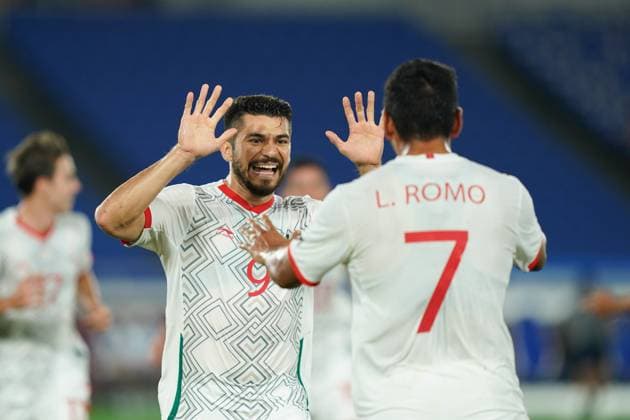 Yokohama, Japan, July 31st 2021: Luis Romo (7 Mexico) celebrates scoring the 2nd team goal with Henry Martin (9 Mexico) during the Men?s Olympic Football Tournament Tokyo 2020 quarterfinal match between Republic of Korea and Mexico at International Stadium Yokohama in Yokohama, Japan. Republic of Korea v Mexico - International Stadium Yokohama 
