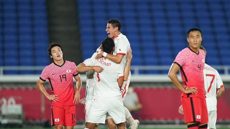 Mandatory Credit: Photo by Daniela Porcelli SPP Shutterstock (12240569w) Henry Martin (9 Mexico) celebrates his goal with his teammates during the Mens Olympic Football Tournament Tokyo 2020 quarterfinal match between Republic of Korea and Mexico at International Stadium Yokohama in Yokohama, Japan. Republic of Korea v Mexico - Tokyo 2020 Olympics Football - International Stadium Yokohama Yokohama, Japan, July 31st 2021:, Yokohama, Japan - 31 Jul 2021 Republic of Korea v Mexico - Tokyo 2020 Olympics Football - International Stadium Yokohama Yokohama, Japan, July 31st 2021:, Yokohama, Japan - 31 Jul 2021  Copyright: xDanielaxPorcelli SPP Shutterstockx 12240569w
