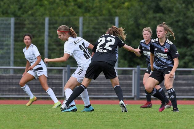 Flavia Luescher FC Basel 1893 35 vs Nadja Burkard 1 FC Nuernberg 22 GER , 1 FC Nuernberg GER vs FC Basel 1893 SUI , Football , Women , Test Match , Season 2021 2022 , 31 07 2021 DFL regulations prohibit any use of photographs as image sequences and or quasi video GER , 1 FC Nuernberg vs FC Basel 1893 , Women Football , Test Match , Season 2021 2022 , 31 07 2021 Boeblingen Copyright: xEibner-Pressefotox EP_TBR
