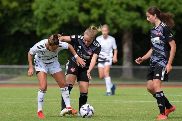 Vanesa Hoti FC Basel 1893 26 vs Kerstin Bogenschuetz 1 FC Nuernberg 8 GER , 1 FC Nuernberg GER vs FC Basel 1893 SUI , Football , Women , Test Match , Season 2021 2022 , 31 07 2021 DFL regulations prohibit any use of photographs as image sequences and or quasi video GER , 1 FC Nuernberg vs FC Basel 1893 , Women Football , Test Match , Season 2021 2022 , 31 07 2021 Boeblingen Copyright: xEibner-Pressefotox EP_TBR