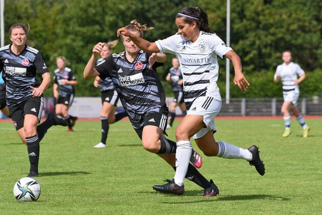 Yasmin Bunter FC Basel 1893 6 vs Amelie Thoele 1 FC Nuernberg 12 GER , 1 FC Nuernberg GER vs FC Basel 1893 SUI , Football , Women , Test Match , Season 2021 2022 , 31 07 2021 DFL regulations prohibit any use of photographs as image sequences and or quasi video GER , 1 FC Nuernberg vs FC Basel 1893 , Women Football , Test Match , Season 2021 2022 , 31 07 2021 Boeblingen Copyright: xEibner-Pressefotox EP_TBR