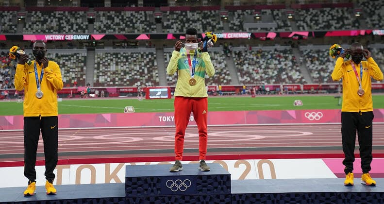 (210731) -- TOKYO, July 31, 2021 -- Gold medalist Selemon Barega (C) of Ethiopia, silver medalist Joshua Cheptegei (L) of Uganda and bronze medalist Jacob Kiplimo of Uganda react on the awarding ceremony of the men s 10000m at the Tokyo 2020 Olympic Games, Olympische Spiele, Olympia, OS in Tokyo, Japan, July 31, 2021. ) (TOKYO2020)JAPAN-TOKYO-OLY-ATHLETICS-MEN S 10000M-AWARDING CEREMONY LixYibo 
