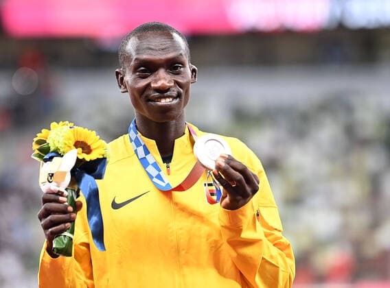 (210731) -- TOKYO, July 31, 2021 -- Silver medalist Joshua Cheptegei of Uganda reacts on the awarding ceremony of the men s 10000m at the Tokyo 2020 Olympic Games, Olympische Spiele, Olympia, OS in Tokyo, Japan, July 31, 2021. ) (TOKYO2020)JAPAN-TOKYO-OLY-ATHLETICS-MEN S 10000M-AWARDING CEREMONY LixYibo 