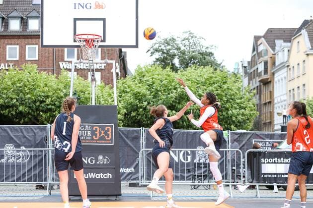 3×3 German Championship 2021, 31 07 2021 scenes at the match of the Duesseldorf teams orange jerseys on the Burgplatz 3×3 German Championship 2021 31 07 2021 in Duesseldorf Copyright: xBEAUTIFULxSPORTS KennyxBeelex