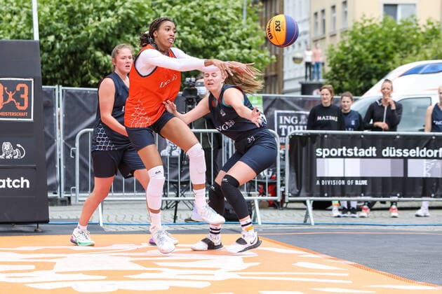 3×3 German Championship 2021, 31 07 2021 scenes at the match of the Duesseldorf teams orange jerseys on the Burgplatz 3×3 German Championship 2021 31 07 2021 in Duesseldorf Copyright: xBEAUTIFULxSPORTS KennyxBeelex