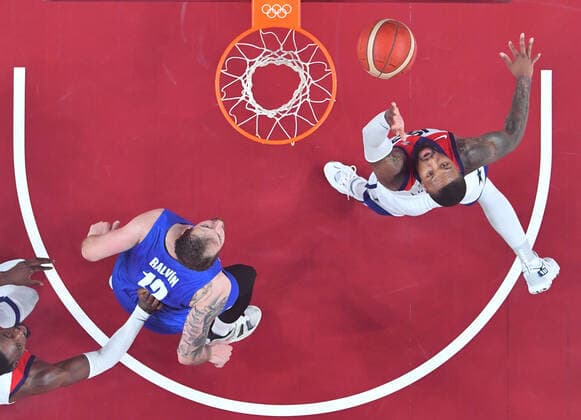 (210731) -- SAITAMA, July 31, 2021 -- Damian Lillard (R) of the United States competes during men s basketball preliminary match between the United States and Czech Republic at Tokyo 2020 Olympic Games, Olympische Spiele, Olympia, OS in Saitama, Japan, July 31, 2021. ) (TOKYO2020)JAPAN-SAITAMA-OLY-BASKETBALL-MEN-PRELIMINARY MengxYongmin 