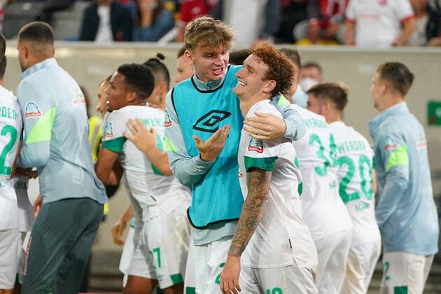 GER, 2 FBL Fortuna Duesseldorf vs SV Werder Bremen 31 07 2021, Merkur Spiel Arena, Duesseldorf, GER, 2 FBL Fortuna Duesseldorf vs SV Werder Bremen, pictured goal celebration cheer cheer run, 3 2 for Bremen Yuya Osako Werder Bremen 8 , Maximilian Eggestein Werder Bremen 35 , Felix Agu Werder Bremen 27 , Eren Dinkci Werder Bremen 43 , Josh Sargent Werder Bremen 19 , Nick Woltemade Werder Bremen 41 , Yuya Osako Werder Bremen 8 , nordphotoxGmBHx xMeuter nph00351
