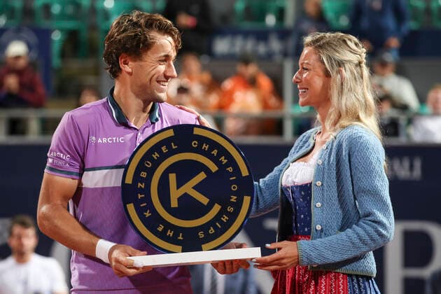 TENNIS - ATP, Tennis Herren Generali Open 2021 KITZBUEHEL,AUSTRIA,31.JUL.21 - TENNIS - ATP World Tour, Generali Open. Image shows Casper Ruud (NOR) and his girlfriend. Keywords: trophy.  GEPAxpictures xPatrickxSteiner